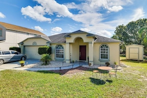 Interior - Lakefront Home w/ Poolside Lounge 11 Mi to Disney (Davenport)