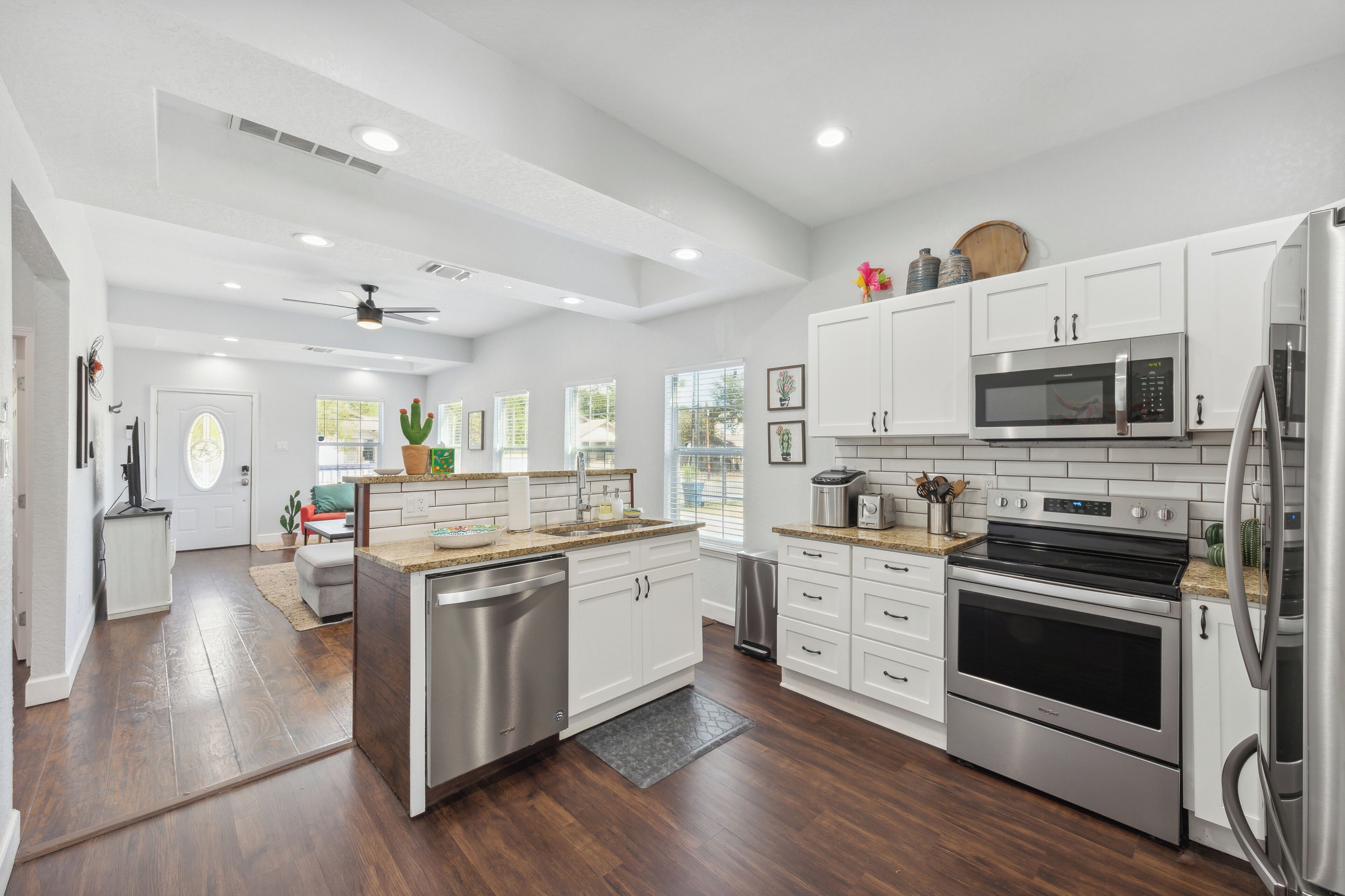 House (3 Bedrooms) | Interior