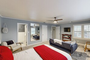 House (2 Bedrooms) | Interior - Dock, Patio & Grill! Waterfront Lake Dunlap Home (New Braunfels)