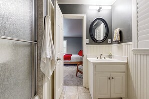 House (2 Bedrooms) | Interior - Dock, Patio & Grill! Waterfront Lake Dunlap Home (New Braunfels)