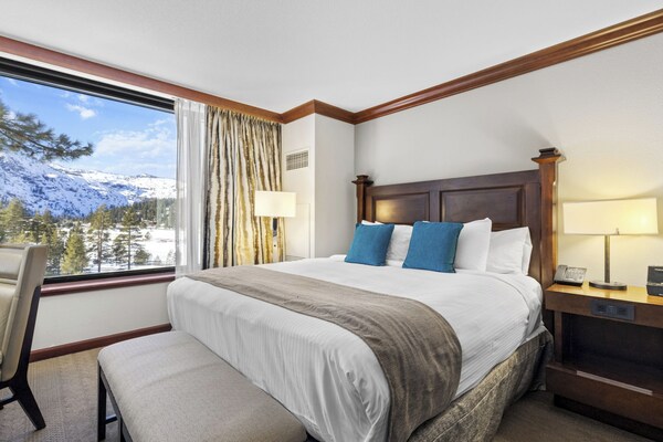 Steps To Palisades Tahoe Lift: Everline Resort Gem - Lake Tahoe