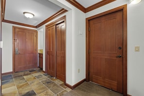 Interior - Valley-view Unit in Everline Resort: Premier Perks (Olympic Valley)