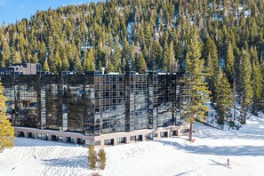 Interior - 1BR Corner King Suite w/ Pool, Hot Tub & Golf (Olympic Valley)