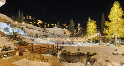 1BR Corner King Suite w/ Pool, Hot Tub & Golf