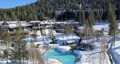 1BR Condo w/ Access to Resort Pools, Spa & Gym