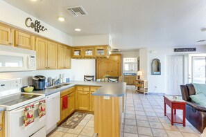 Apartment (0 Bedroom) | Interior - Mtn-view Casita w/ Rooftop Deck & Patio in Yuma! (Yuma)