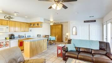 Apartment (0 Bedroom) | Interior