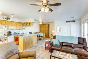 Apartment (0 Bedroom) | Interior - Mtn-view Casita w/ Rooftop Deck & Patio in Yuma! (Yuma)