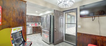 펜스 있는 마당의 털사 지역 집: 반려동물 환영!