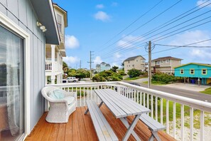 House (3 Bedrooms) | Interior - Steps to Sea & Sand! Top-floor Surf City Retreat (Holly Ridge)
