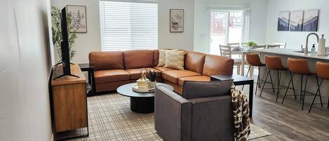 Apartment (3 Bedrooms) | Front of property