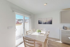 Apartment (3 Bedrooms) | Interior - 3 BR Townhouse w/ Mountain Views & Central Air (Cedar City)