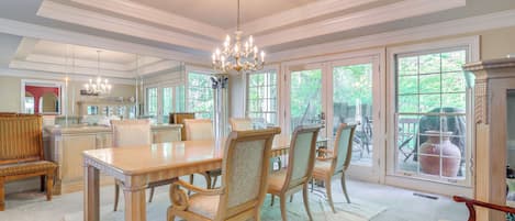 House (6 Bedrooms) | Interior