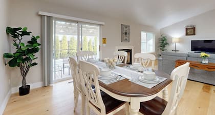 Tranquil Redmond Retreat: Relax & Explore Outdoors