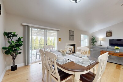 Tranquil Redmond Retreat: Relax & Explore Outdoors