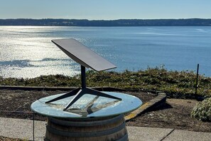 Interior - Studio Retreat w/ Stunning View - Close to Beaches (Camano Island)