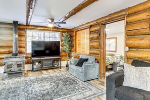 Interior - MTB Base Camp! Rustic Cabin By Mt Laguna Trails (Mount Laguna)