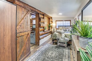 Interior - MTB Base Camp! Rustic Cabin By Mt Laguna Trails (Mount Laguna)