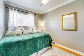 House (2 Bedrooms) | Interior - < 1 Mi to Dtwn Clawson! Family Retreat w/ Yard (Clawson)
