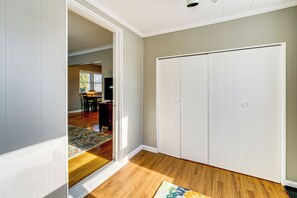 Interior - < 1 Mi to Dtwn Clawson! Family Retreat w/ Yard (Clawson)