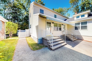 Apartment (2 Bedrooms) | Interior - Unbeatable Downtown Location! Bar Harbor Apt (Bar Harbor)