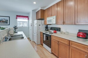 Apartment (2 Bedrooms) | Interior - Unbeatable Downtown Location! Bar Harbor Apt (Bar Harbor)