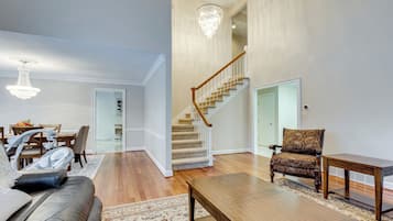 House (4 Bedrooms) | Interior