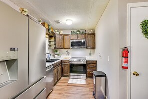 House (3 Bedrooms) | Interior - 12 Mi to Dtwn Savannah: Remodeled Family Getaway! (Pooler)