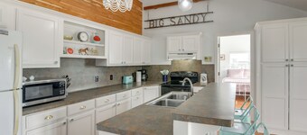 Steps to Sea! Crystal Beach Home w/ Furnished Deck