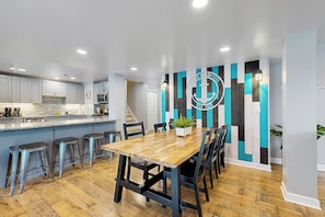 Interior - Casa de Nello - Charming Family Home! (Antioch)
