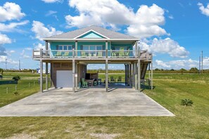 House (4 Bedrooms) | Interior - Walk to Shore: Crystal Beach Escape w/ Deck & Bar! (Port Bolivar)