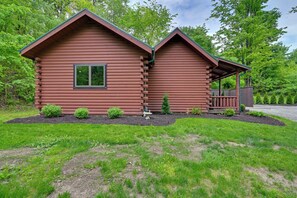 Interior - Peaceful Cabin w/ Hot Tub in Dundee: Dogs Welcome (Dundee)