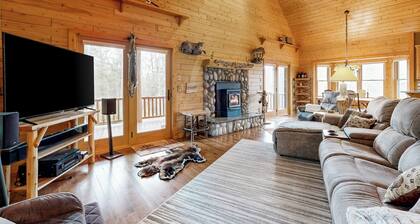 Dog-friendly 2BR Cabin w/ Pellet Stove, W & D