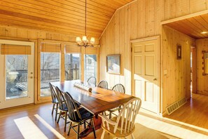 Interior - 2 Mi to Ski Slopes! Mtn-view Home in Mars Hill (Mars Hill)