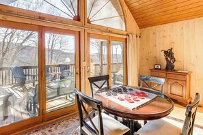 House (4 Bedrooms) | Interior - 2 Mi to Ski Slopes! Mtn-view Home in Mars Hill (Mars Hill)