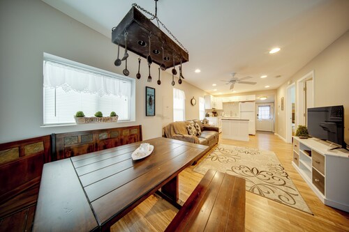 Gotl Strip Cottage. Walk to the Beach