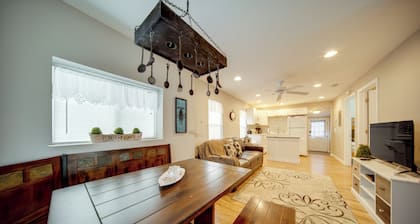 Gotl Strip Cottage. Walk to the Beach