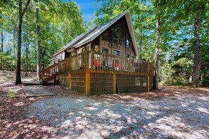 House (3 Bedrooms) | Interior - 1 Mi to Pickwick Lake! Tranquil Wooded Cabin (Iuka)