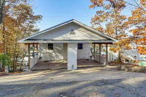 House (4 Bedrooms) | Interior - Waterfront Family Getaway in Lake Ozark w/ Dock (Lake Ozark)