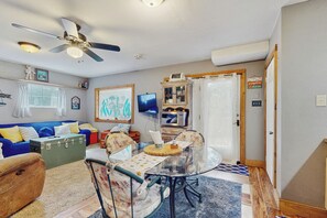 Apartment (1 Bedroom) | Interior - 1 BR Lakefront Hideaway w/ Fenced Yard (Lake Ozark)