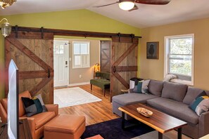 House (1 Bedroom) | Interior - 2 Mi to Atlantic Beach: Coastal Retreat w/ Deck (Morehead City)