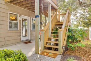 House (1 Bedroom) | Interior - 3 Mi to Atlantic Beach: Coastal Retreat w/ Deck (Morehead City)