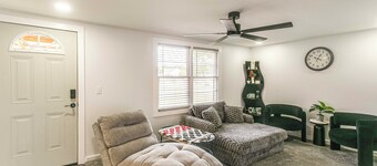 3 Mi to Historic Dtwn Waycross: Pet-friendly Home