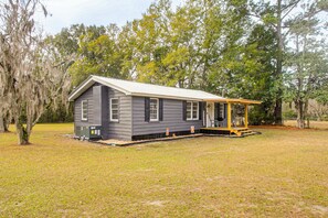 House (2 Bedrooms) | Interior - 3 Mi to Historic Dtwn Waycross: Pet-friendly Home (Waycross)