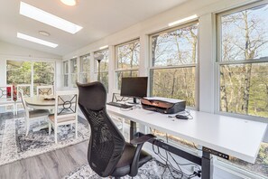 Interior - Mountain Golf Family Home w/ Deck in Spruce Pine (Spruce Pine)