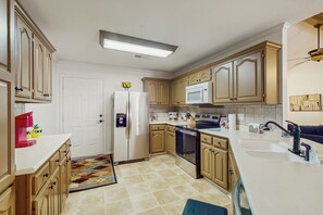 Interior - 3BR Charming House w/ Cozy Fireplace & Patio (Conway)