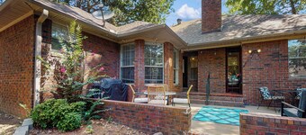 3BR Charming House w/ Cozy Fireplace & Patio