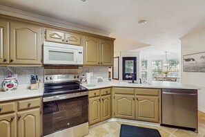 House (3 Bedrooms) | Interior