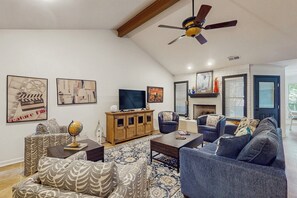 Interior - 3BR Charming House w/ Cozy Fireplace & Patio (Conway)