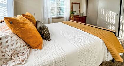 Spacious House in Charming Smithville - Dogs OK!